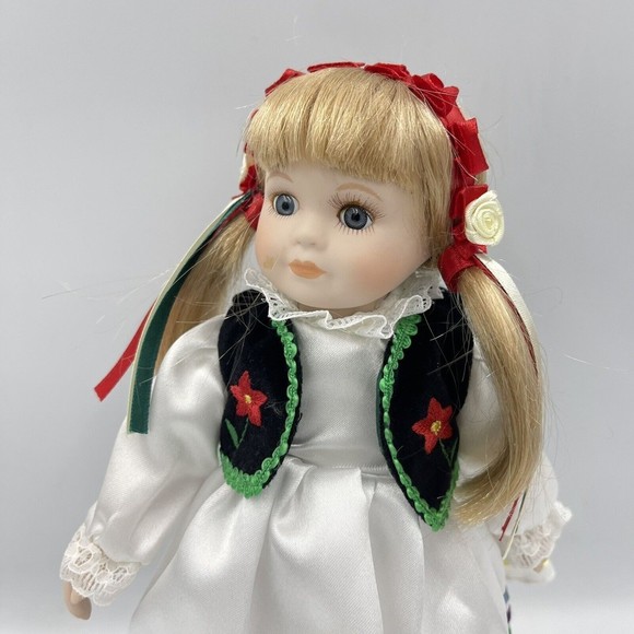 Royalton Porcelain Doll 1998 Wanda Storybook Doll Hand Painted Poland 10 Inches - Picture 4 of 16